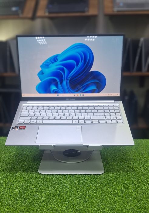 Sotiladi: Asus vivobook 16/512