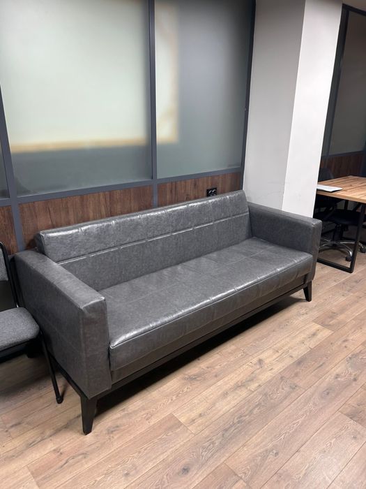 Продается диван для офиса либо гостиной