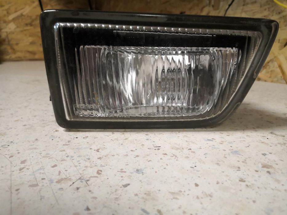 Продам оригинальную туманку Nissan Cefiro A32
