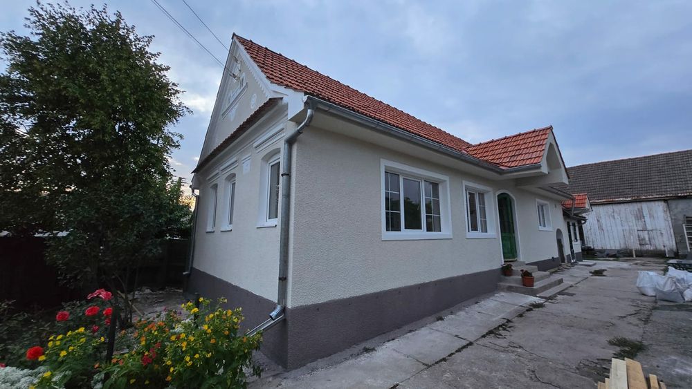 Executam case la rosu