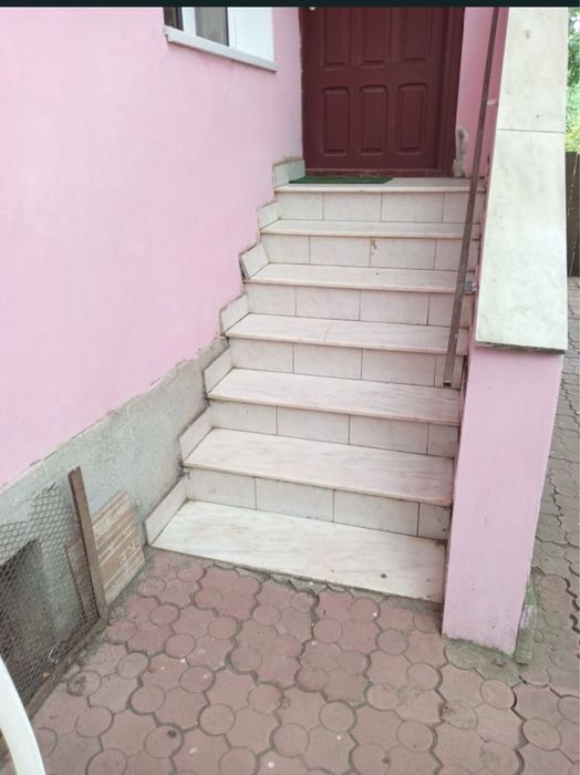 Inchiriez 1 cameră cu baie în Barieră