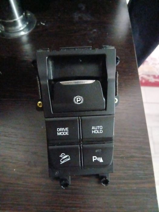 Hyundai Tucson кнопка ручника 2019