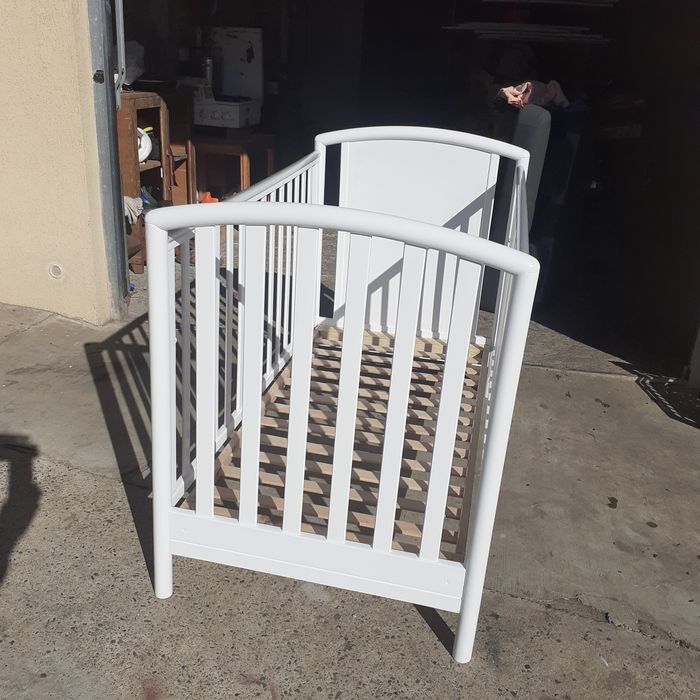 Pătuț pentru copii. Și cuier