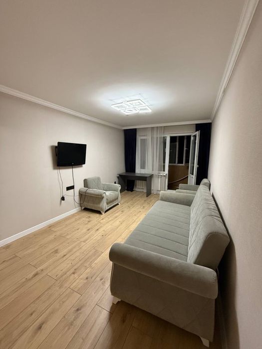 Диван с двумя креслами