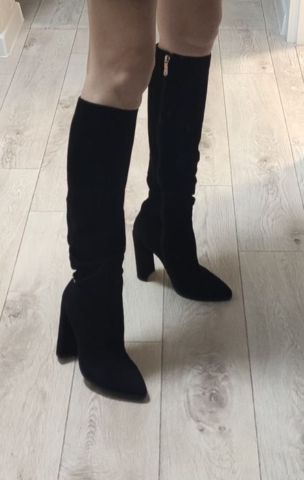 Замшевые чёрные сапоги