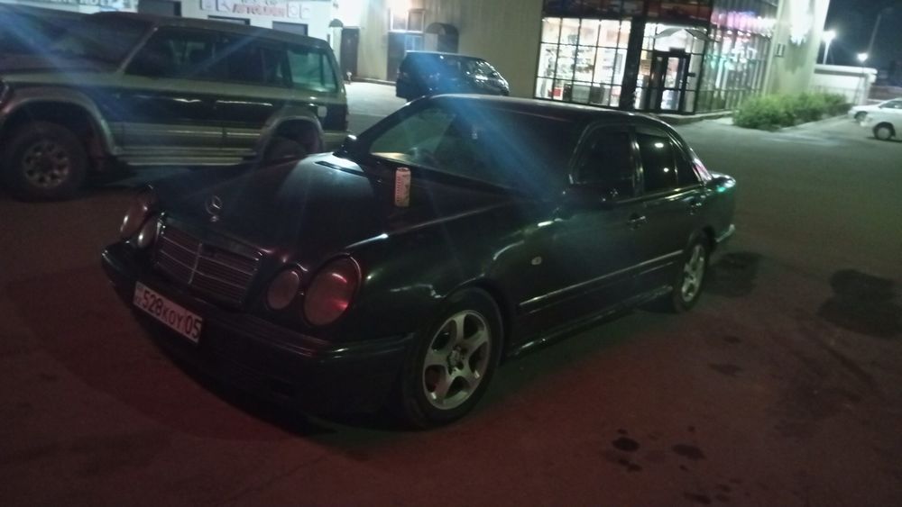 Продам машину Мерседес 210 японец