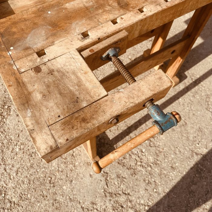 Дърводелски верстак 120 см с 2 менгемета (масив)