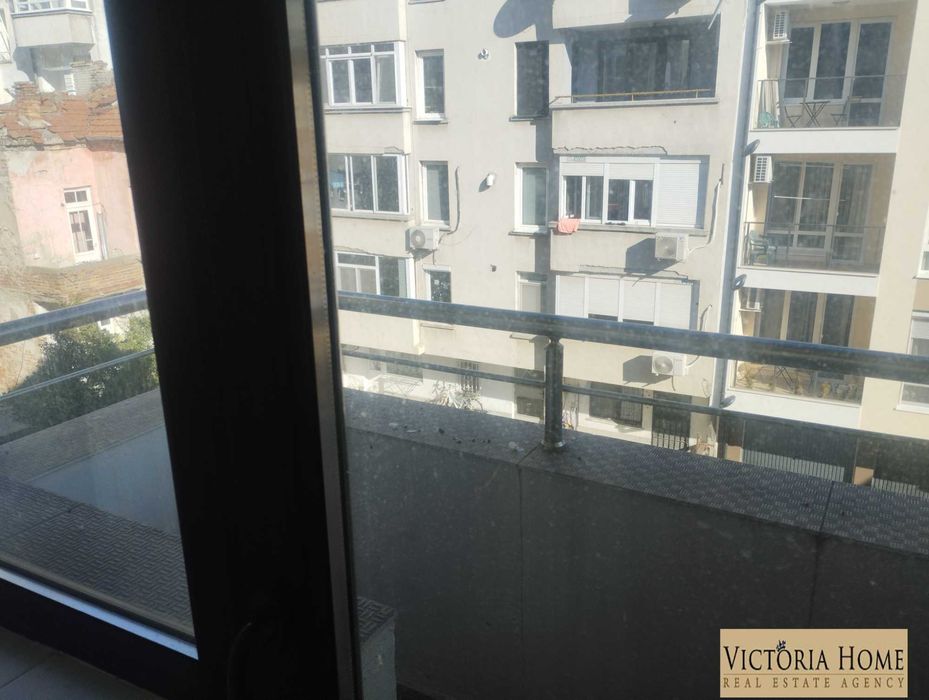 Продава се Тристаен апартамент в Бургас, Пристанище Бургас - 100 кв.м за 2499 €/кв.м - Снимка #10