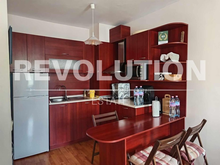 Дава се под наем Двустаен апартамент в к.к. Св.Св. Константин и Елена - 71 кв.м за 500 € - Снимка #1