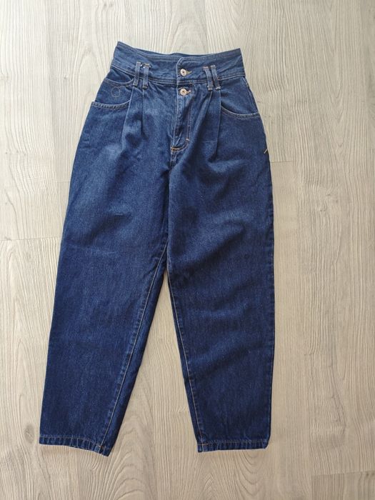 Различни модели дънки Zara