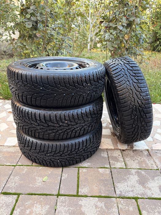 Anvelope iarna Nokian 195/65R15 WR D4 cu jante tabla
