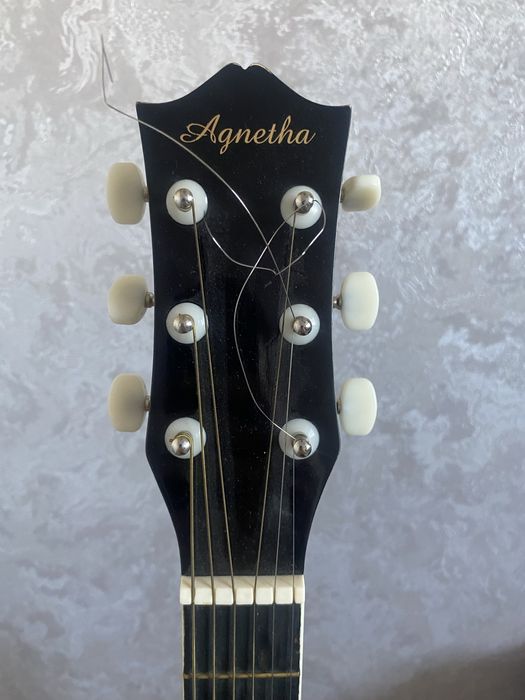 Продам гитару с чехлом