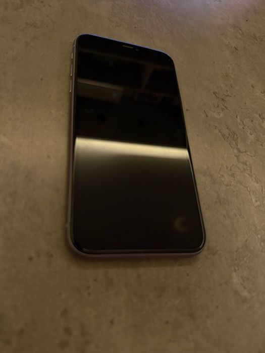 Продавам iPhone 11 64gb Purple