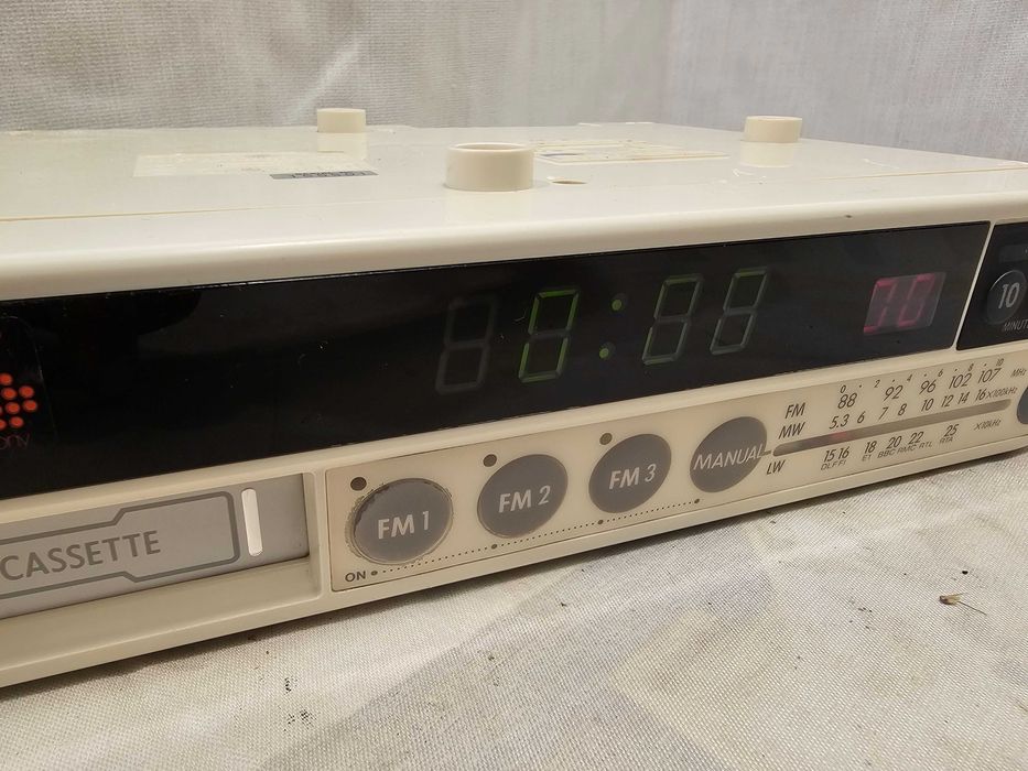 Tuner Sony ICF-C560L defect dezmembrez nu se aude