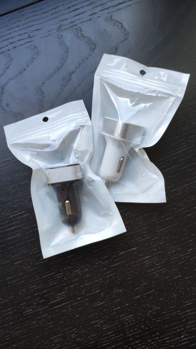 Зарядно за запалка с 2бр. USB - бяло/черно