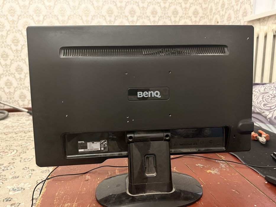 Продаю компьютер монитор вместе будет и клавиатуры и мышка и колонка