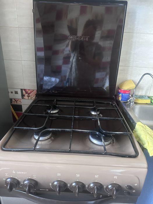 Продам газовую плиту Gefest