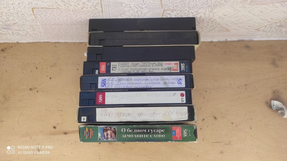 Телевизор маленький и монитор от компьютера..