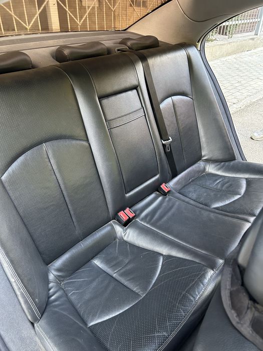 Mercedes Benz e 320 (w211)