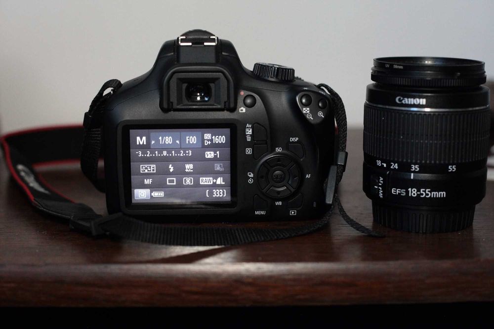 Canon EOS4000D + Обектив EF-S 18-55 mm f/3.5-5.6