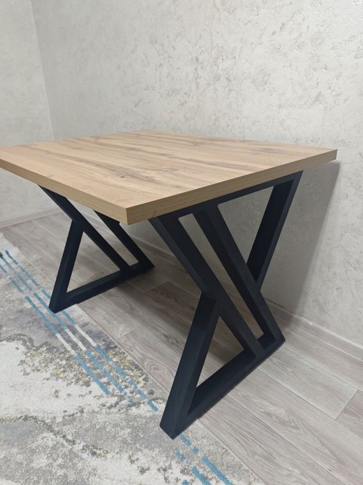 Продам стол на 4 персоны