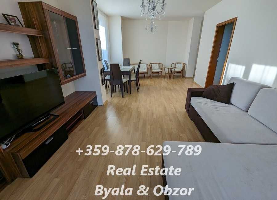 Просторен двустаен апартамент с морска гледка на първа линия в гр.Бяла