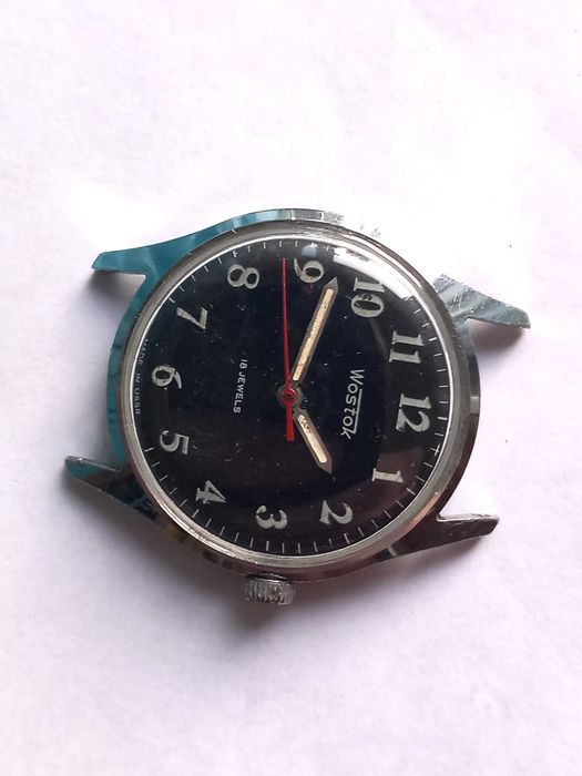 Ceas WOSTOK  Tip Militar, cadran Negru ,, 18 rubine