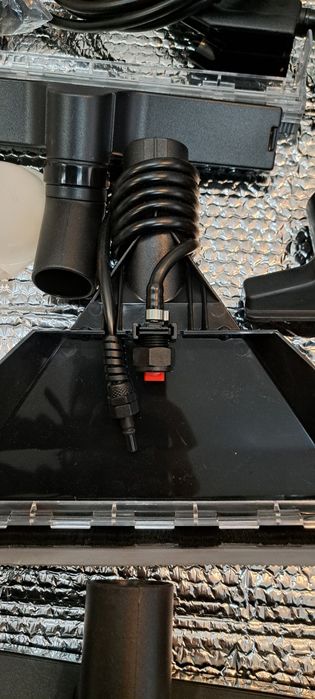 Aspirator profesional pentru tapiterii