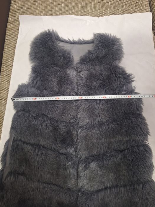 Vestă pufoasă de blană artificială gri