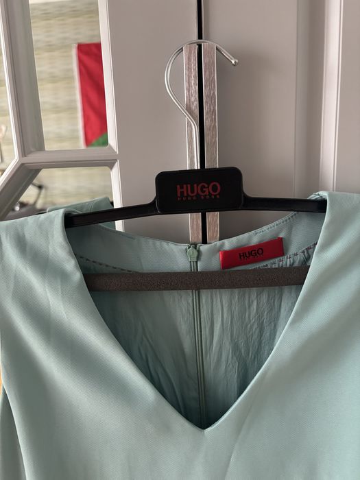 Платье HugoBoss продам