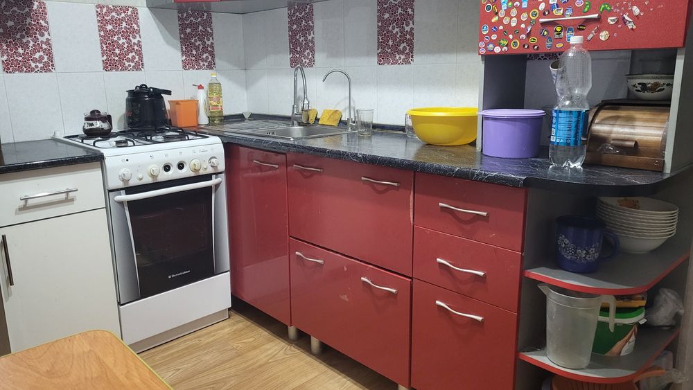Продам кухонный гарнитур+газ.плита