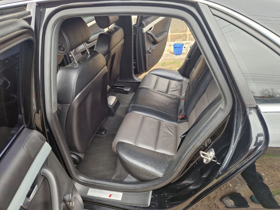 Vand Audi a4 b7 motor 1.9 116 cai pret 3500 euro neg