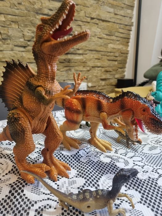 Figurine dinozauri de vanzare