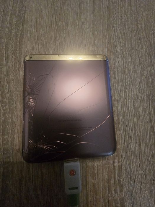 Z flip 5g за части Samsung