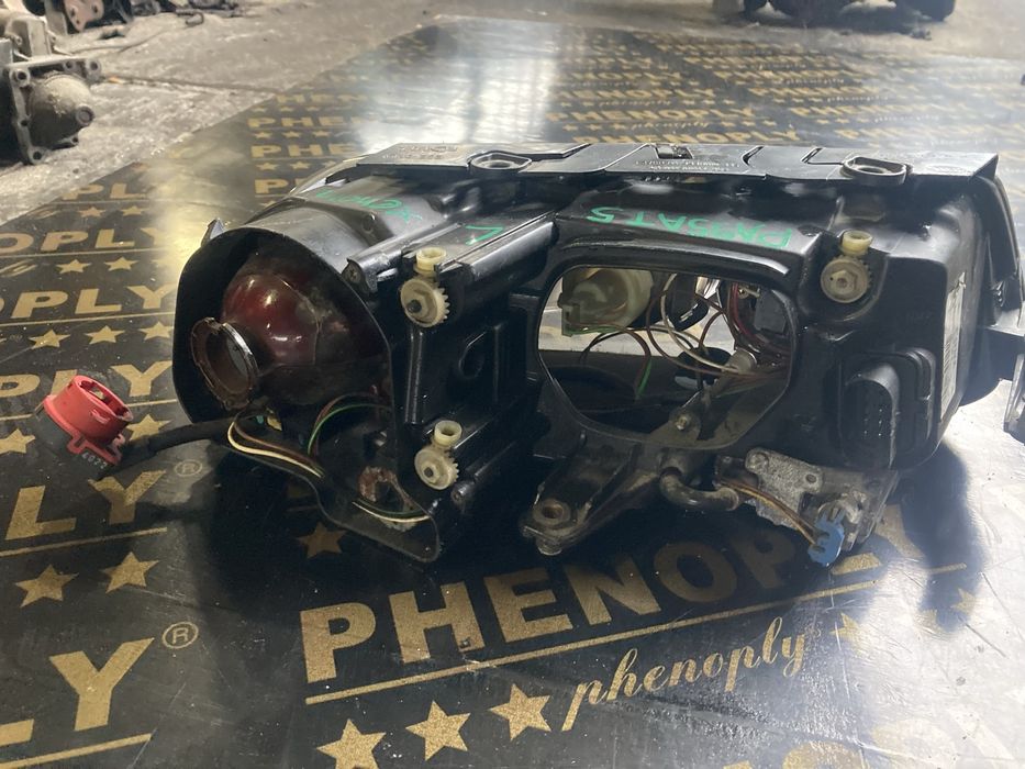 Vw passat 5 xenon Ляв Фар