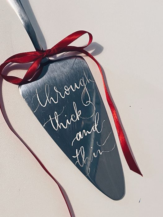 Cuțit pentru tort nuntă gravat manual