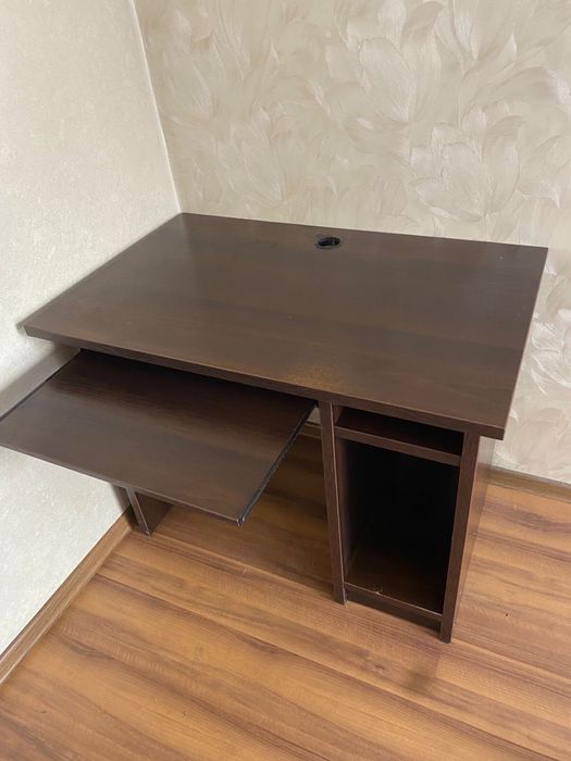 Продам компьютерный стол