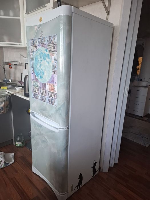 Холодильник Indezit. На запчасти