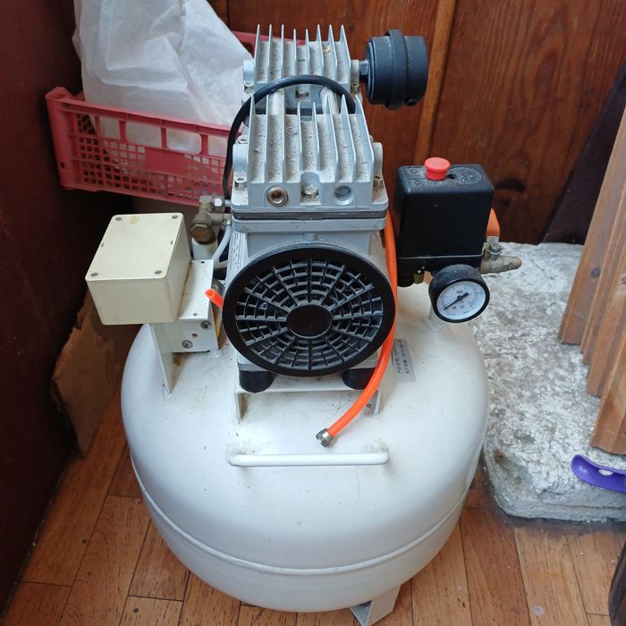 Стоматолический компрессор