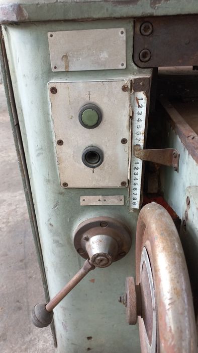 щрайхмус 610 мм.липсва двигателчето за нагоре надолу на плота и няма к