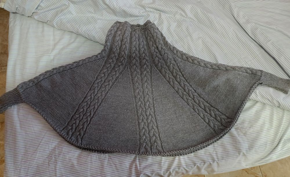 Пончо ръчно плетиво