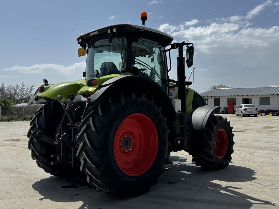Claas Axion 810.