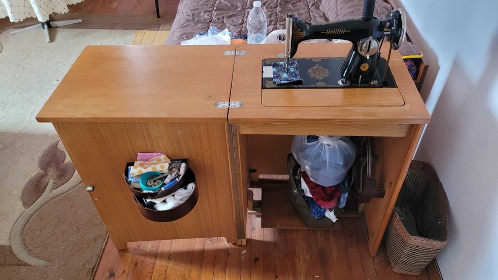 Шевна машина Union –ретро от соца , работеща, здрава.