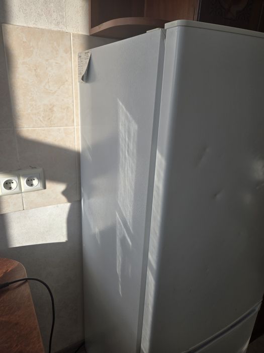 Холодильник Midea б/у продаю жк нова сити