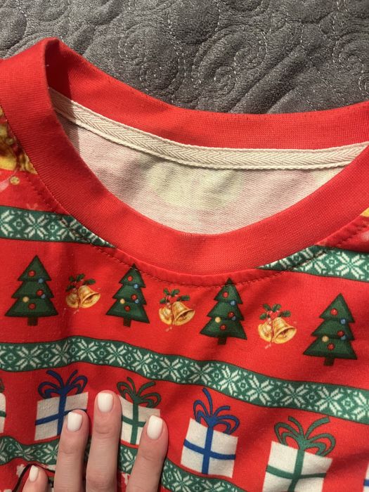 Продам 2 парные кофты в новогодней тематике
