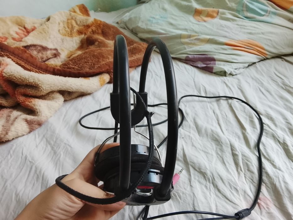 Наушники без карандии