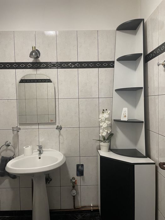 Proprietar,închiriez apartament la casă .