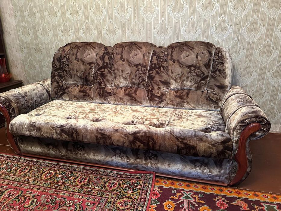 Продам диван и два кресла