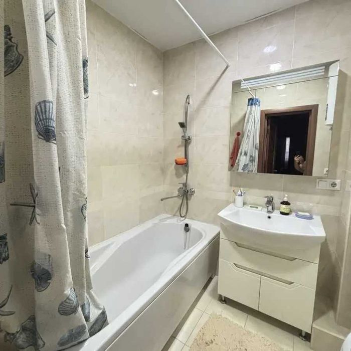 Дава се под наем Двустаен апартамент в София, Център - 64 кв.м за 397.8 € - Снимка #2