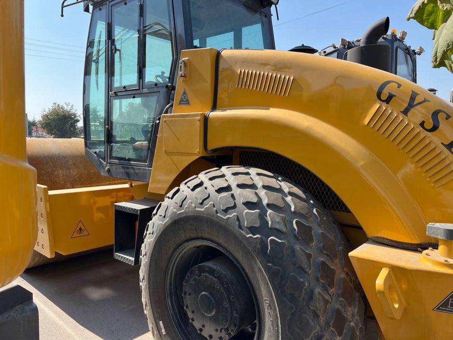 Дарожни каток 16 тонна